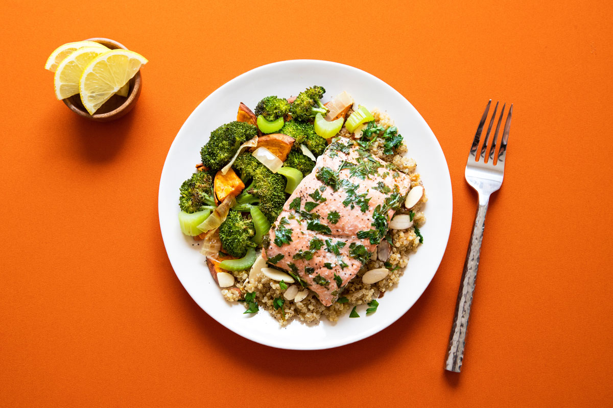 plato de salmon con verduras
